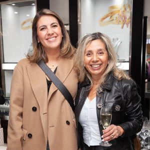 Pamela Navarro y Marisol Saldias en la charla de historia de las perlas en joyería mosso luis pasteur