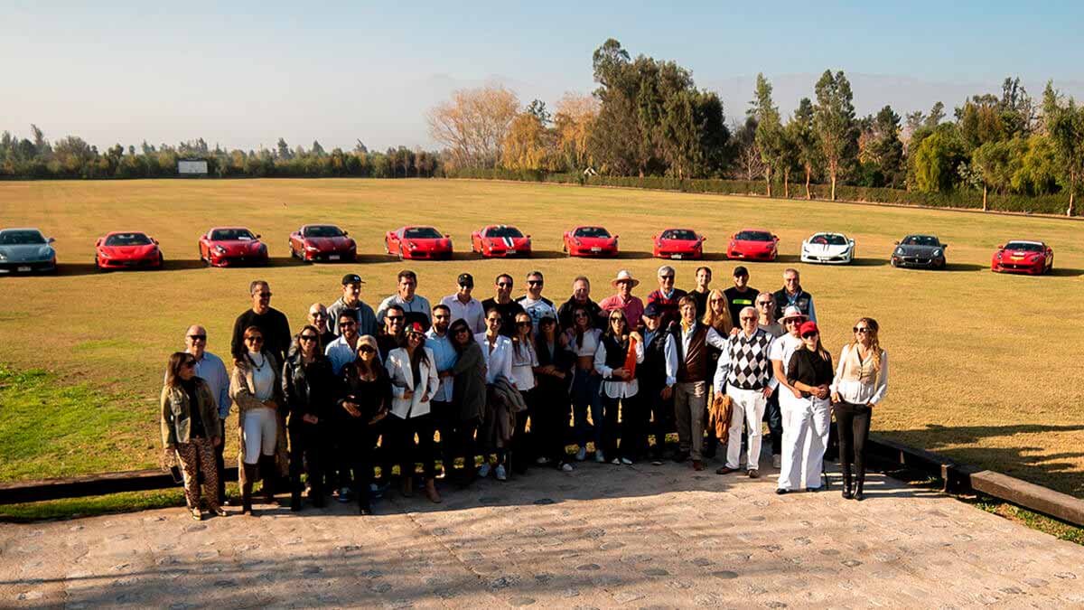 Autos deportivos en la experiencia Mosso-Ferrari